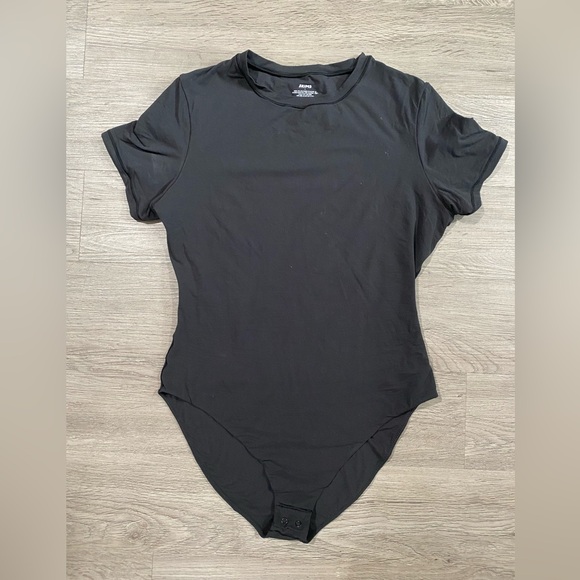 Women’s Skims Black Essental Bodysuit Seamless Short Sleeve Blouse - Picture 2 of 5